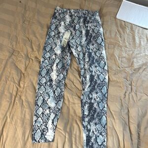 Brand no boundaries color of the stretches are dark blue light, blue, and white